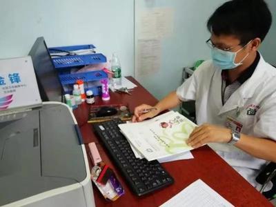 家庭医生签约服务有多好?这个镇的群众争相要签约…